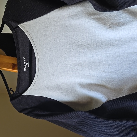 Cute sweatshirt 😍 - Picture 1 of 3